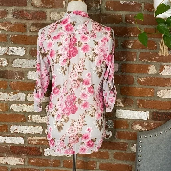 Kut From The Kloth Floral Blouse In Flower Fields pink gray size small NWT - Picture 3 of 7
